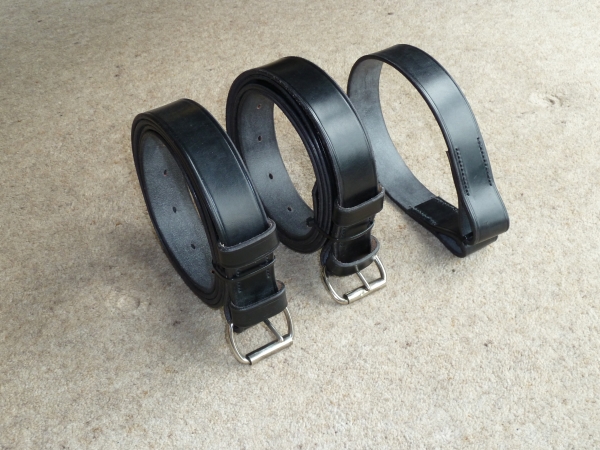 Pair of leather straps for luggage rack
